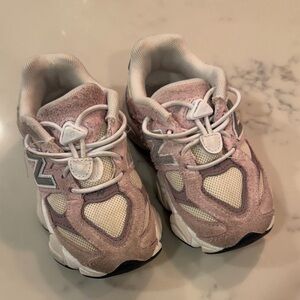 Kids Pink Athletic Sneakers - new balance size 8